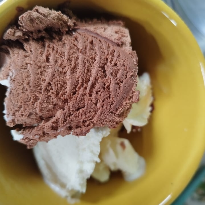 photo of Valsoia Gelato Bianco Cacao shared by @salsaponsu on  20 Jun 2023 - review