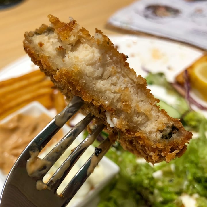 photo of Brown Poodle Cafe Classic Fish & Chips shared by @m1tch9i on  17 Mar 2023 - review