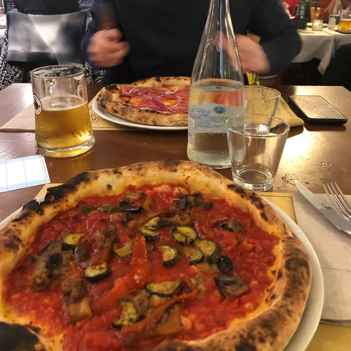 photo of La Smorfia Pizza con verdure shared by @camillazita on  13 Apr 2023 - review