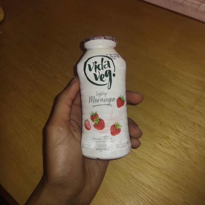 photo of Vida Veg IogVeg Morango shared by @lindachristi on  09 Jan 2023 - review