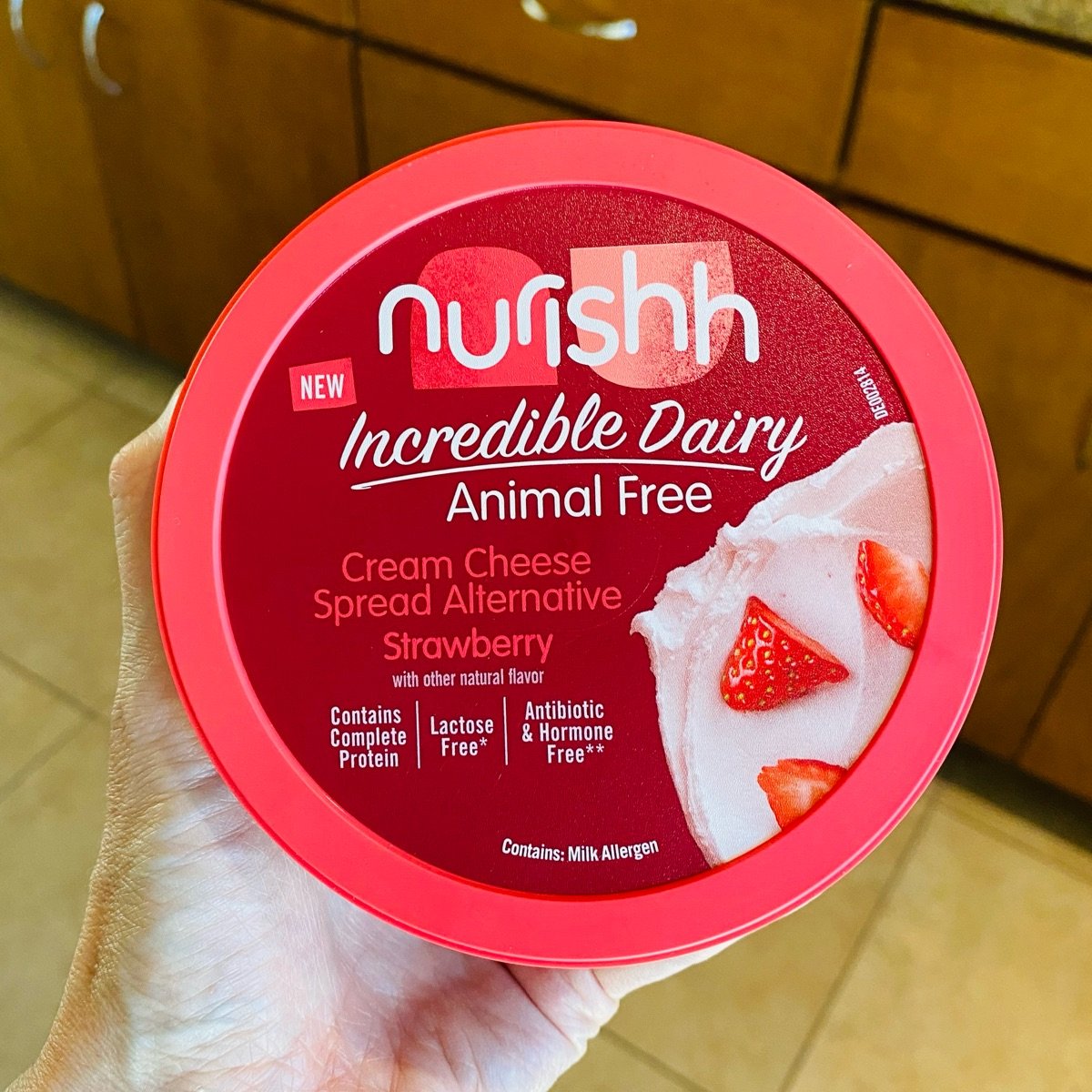 Nurishh Incredible Dairy Animal Free Cream Cheese Spread Alternative