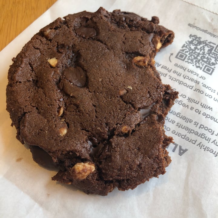 photo of Pret A Manger Dark Chocolate & Almond Butter Cookie shared by @cloudnineberry on  11 Jun 2023 - review