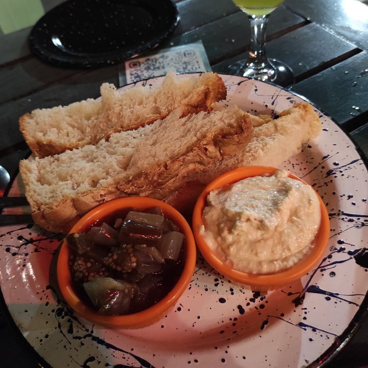 photo of Casa Munay Pan con hummus y escabeche shared by @manosdehadas70 on  09 Jan 2023 - review