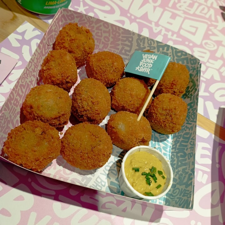 photo of Vegan Junk Food Bar Pnut Thai Chik’n Betterballs shared by @lagio on  16 Aug 2023 - review