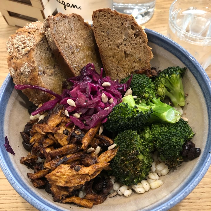 photo of Ortika coffee&food bowl con farro, pulled pork e verdure shared by @babi84 on  27 Mar 2023 - review