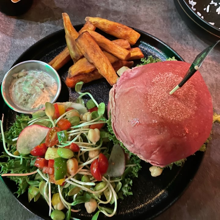 photo of The Vegan Table The Vegan Table Beyond Burger shared by @malte242 on  17 Feb 2023 - review