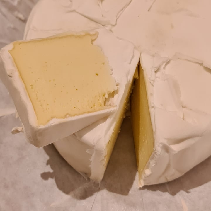 photo of Nurishh Plant Based alternative to Camembert shared by @densky on  02 Jan 2023 - review