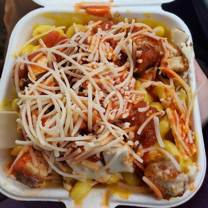 photo of Curbside Comforts Chik'n Parm Mac & Cheese shared by @bocca on  02 Apr 2023 - review