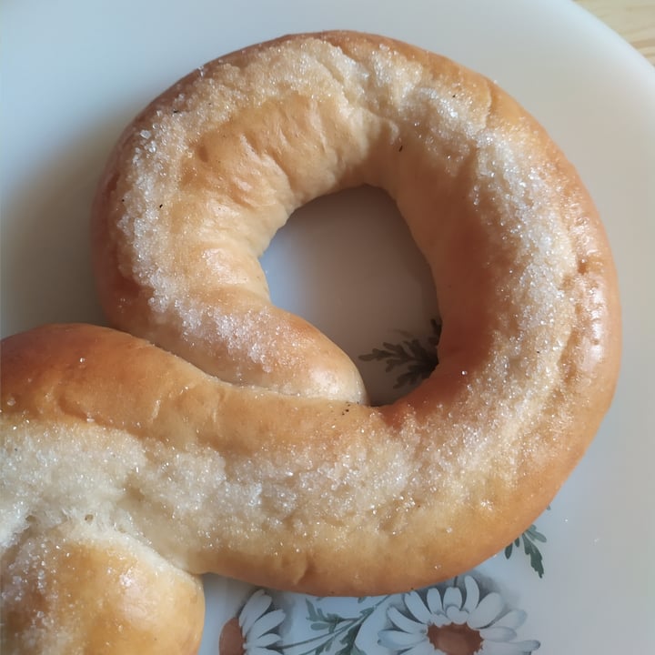 photo of Los Manchegos Panadería y pastelería Mona de Pascua sin relleno shared by @rominaguch on  12 Jun 2023 - review