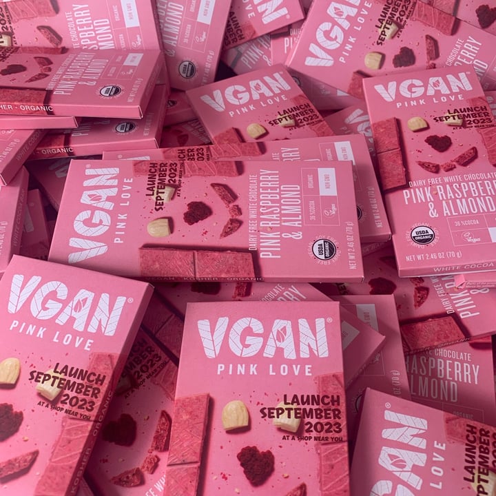 photo of VGAN Chocolate VGAN White chocolate And Raspberry shared by @vluxemagazine on  28 May 2023 - review