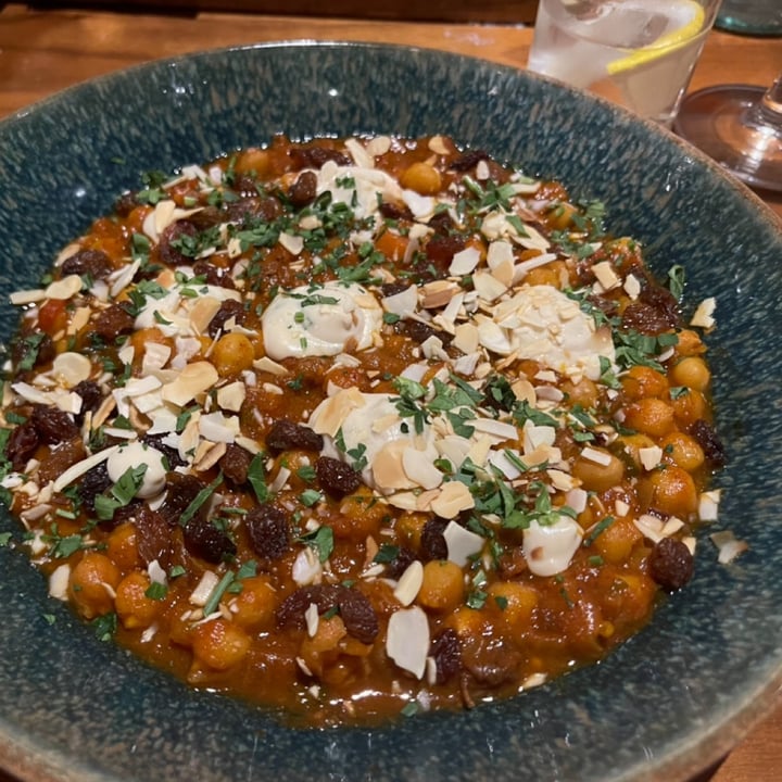 photo of The Ballymore Inn Italian Baked Vegetables with Chickpeas, Tomato & Basil Sauce with Parmesan Crust OR Vegan Cheese & Garlic Flat Bread shared by @limacpl on  31 Mar 2023 - review