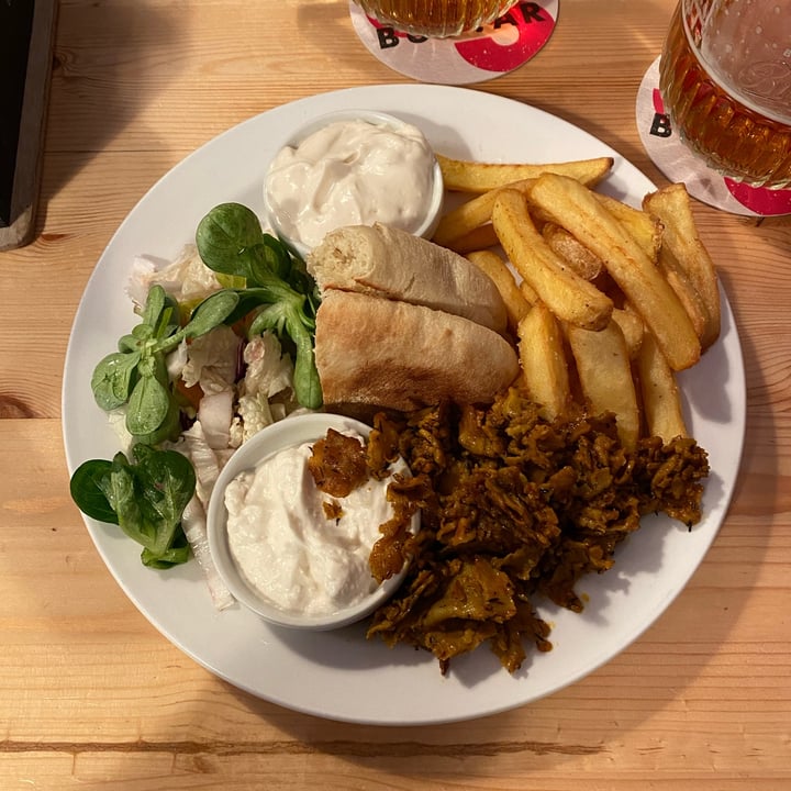 photo of Sociální bistro Střecha Kebab plate w/ fries & pita shared by @melkizedek on  27 Feb 2023 - review