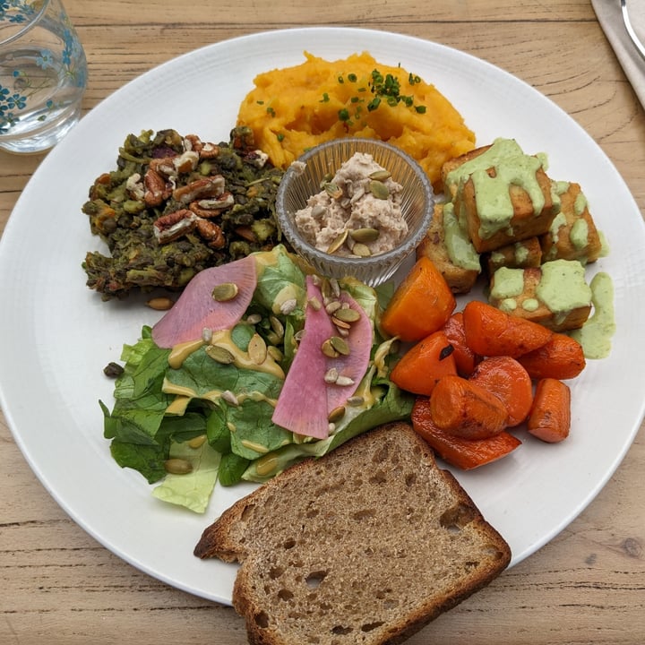 photo of Club Dinette Sunday Brunch - veganised shared by @benzole on  16 Apr 2023 - review