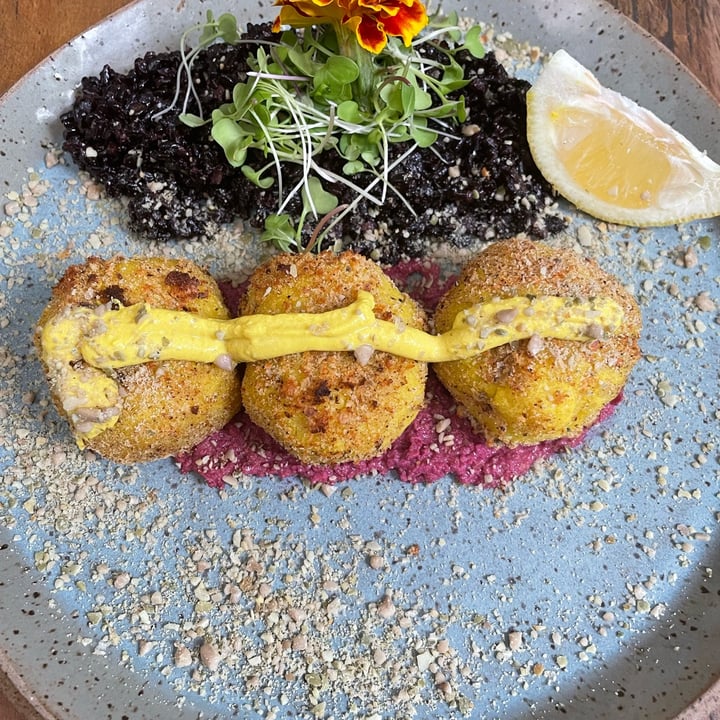 photo of Casa Graviola - Brasília Croquetas de shimeji com risoto de arroz negro shared by @ft2020 on  25 Feb 2023 - review