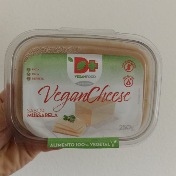 photo of D+ Vegan food Queijo Vegano Sabor Mussarela shared by @tafarelgrolli on  08 Jan 2023 - review