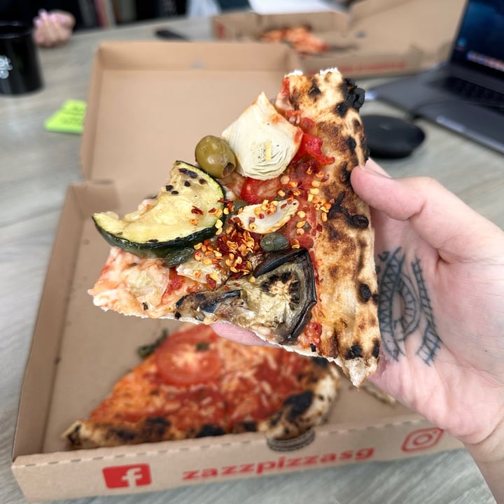 photo of ZAZZ Pizza Vegan Veggie Delight shared by @dafnelately on  09 Jun 2023 - review