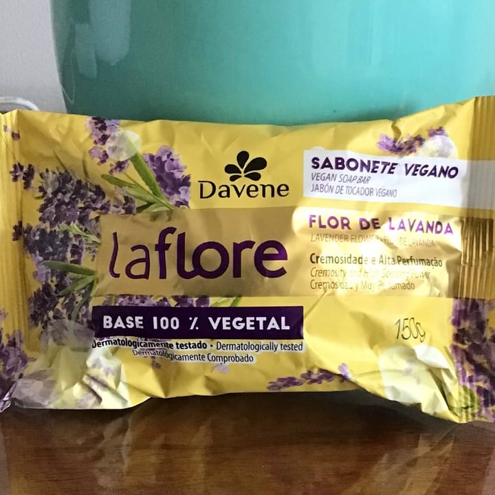 photo of Davene Davene Laflore sabonete vegano Lavanda shared by @rosannenasc on  29 Jan 2023 - review