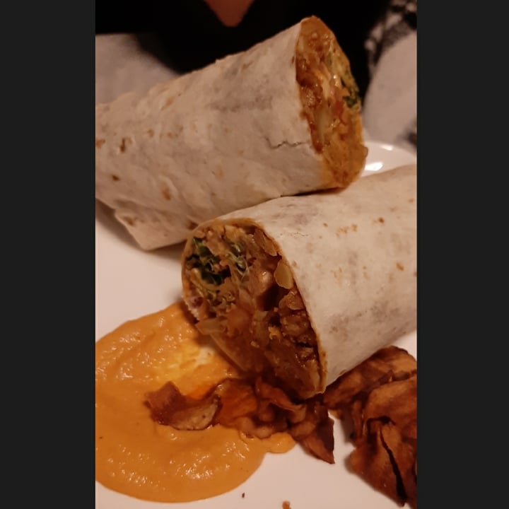 photo of Botanica Lab Cucina burrito Con Cavolfiore, "formaggio" Morbido, Insalata Fresca, Salsa Romanesco, Chips Di Topinanbur shared by @gaiaa on  18 Dec 2022 - review