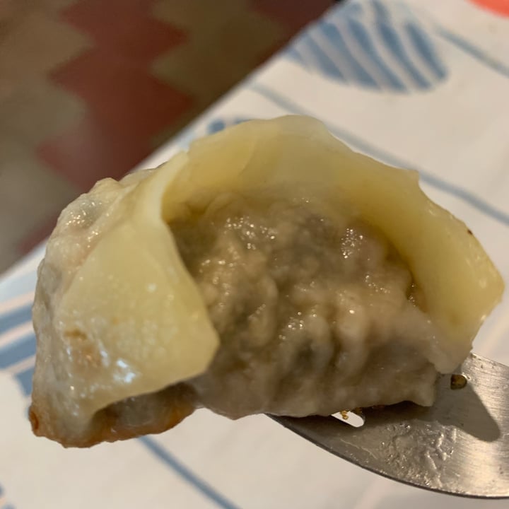 photo of Folivora Dumplings de hongos shared by @valexika on  07 May 2023 - review