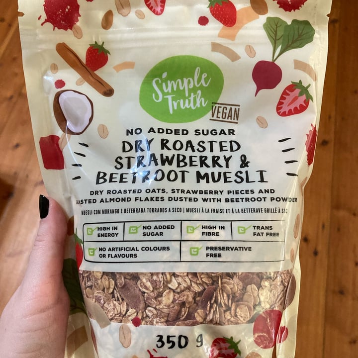 photo of Simple Truth Dry Roasted Strawberry And Beetroot Muesli shared by @catherinews on  08 Apr 2023 - review