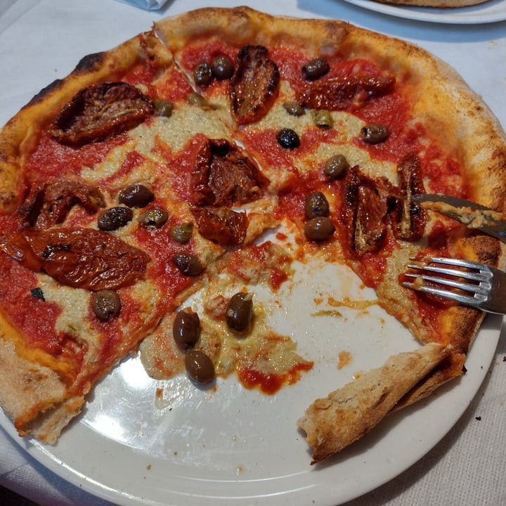 photo of Pizzeria da Renato pizza saporita modificata shared by @giovannazoratto on  09 Mar 2023 - review