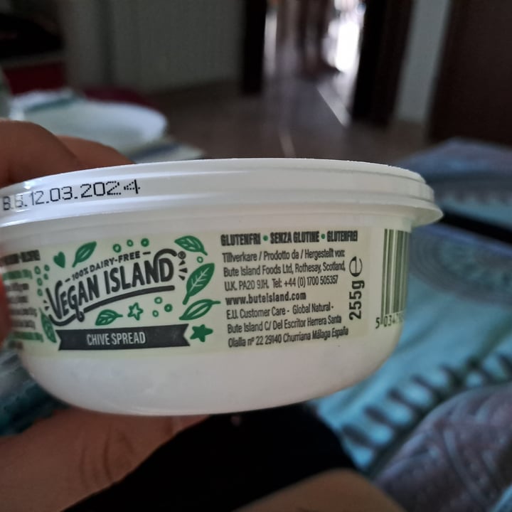 photo of Vegan island Chive-Spread shared by @kristhesfiguz on  06 Aug 2023 - review