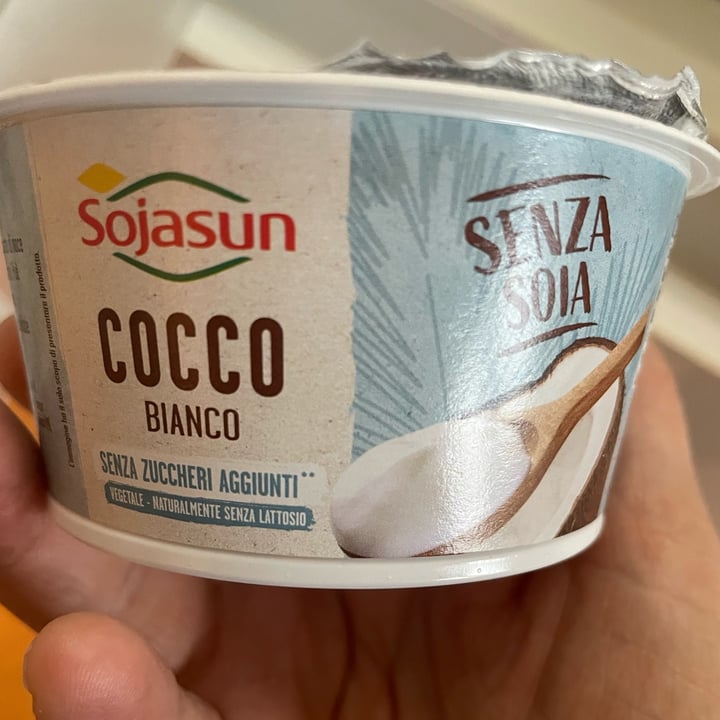 photo of Sojasun yogurt a base di cocco senza soia shared by @frasabb on  04 Jan 2023 - review