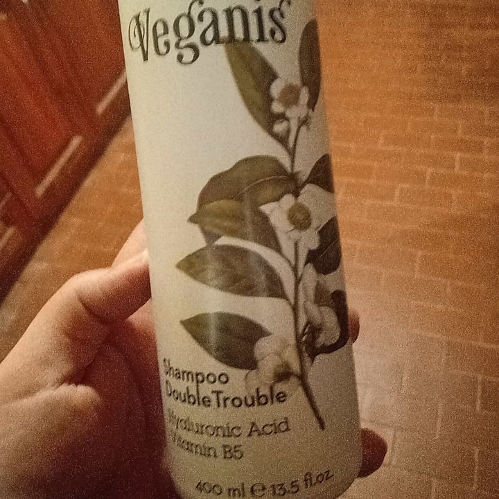 photo of Veganis shampoo double trouble shared by @daiecasquero on  02 Apr 2023 - review