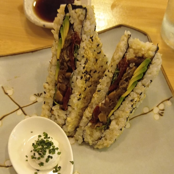 photo of Veganashi - Sushi Vegano Barcelona Bikinashi shared by @moniqueta on  01 Aug 2023 - review
