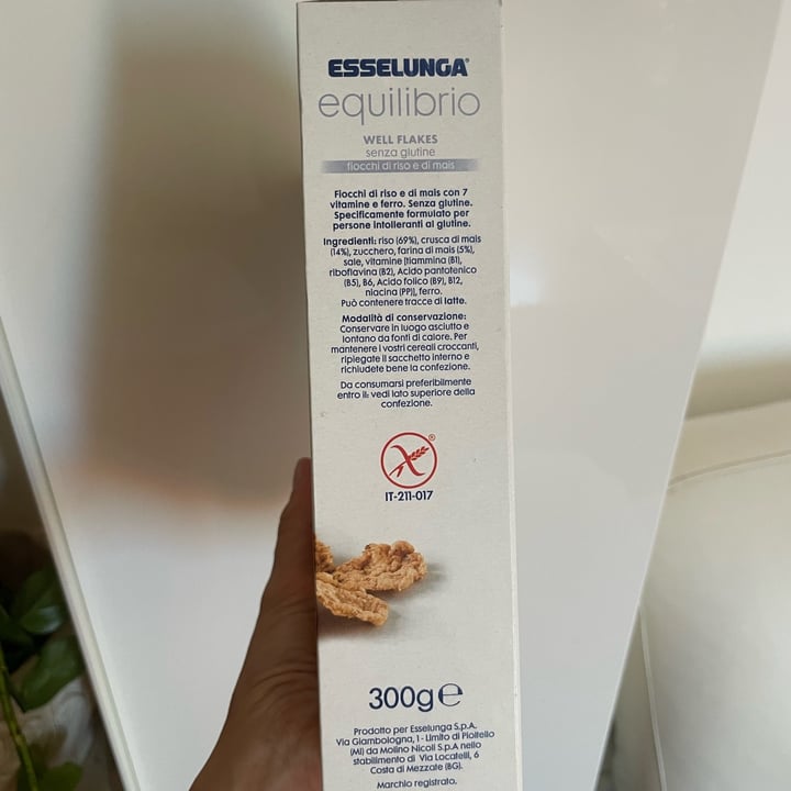 photo of Esselunga equilibrio well flakes senza glutine fiocchi di riso e mais shared by @cinziagilmore on  11 Aug 2023 - review