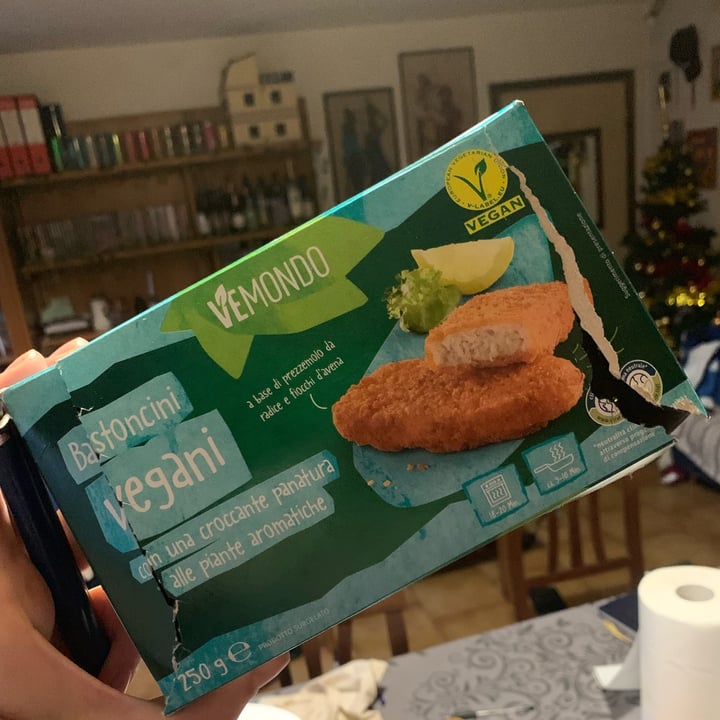 photo of Vemondo Bastoncini vegani con una croccante panatura alle piante aromatiche shared by @brisen on  26 Jan 2023 - review