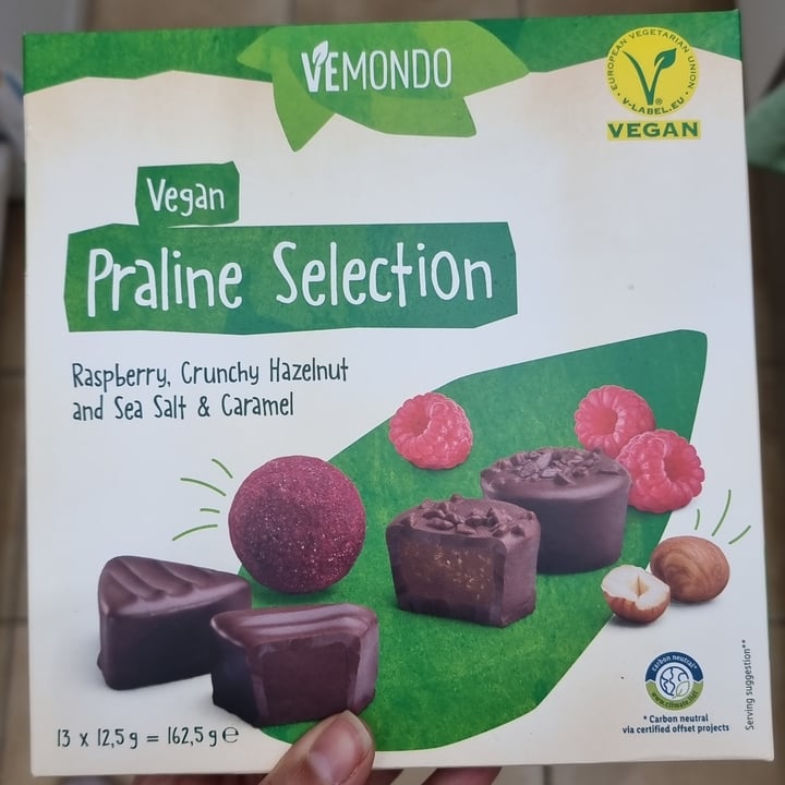 photo of Vemondo Vegan praline selection shared by @lauraperezdietista on  30 Jan 2023 - review