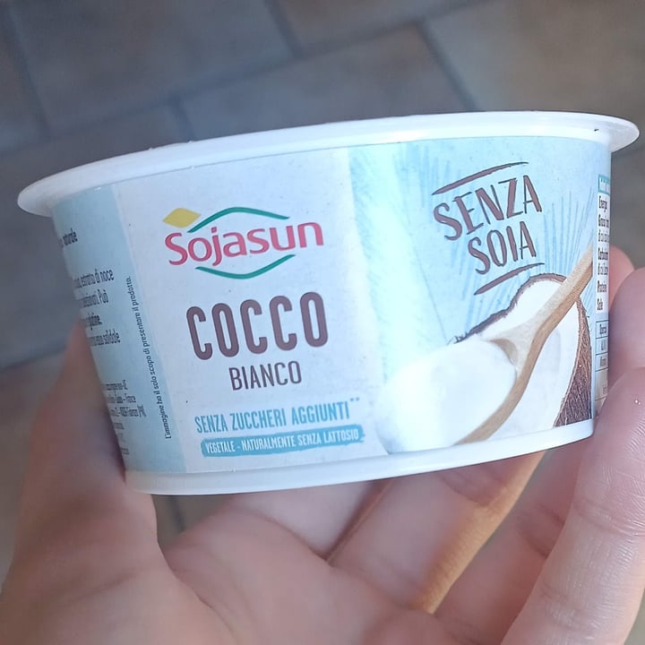photo of Sojasun yogurt a base di cocco senza soia shared by @giumin on  25 Mar 2023 - review