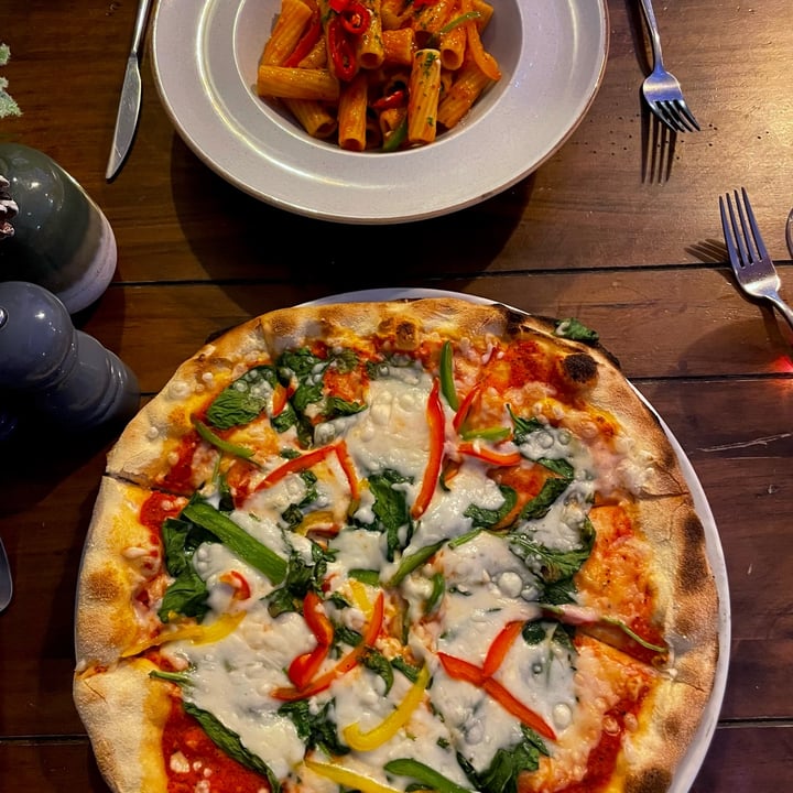 photo of Vercelli Restaurant Hexham Potato Skins, Vegaherita Pizza, Spaghetti Capperi shared by @bethb394 on  16 Jan 2023 - review