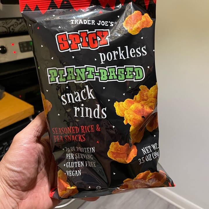 photo of Trader Joe's porkless Rinds shared by @santo-vegano on  07 Mar 2023 - review