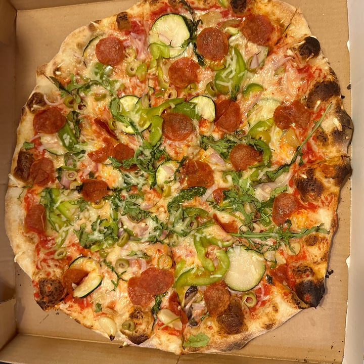 Craig Street Pizza Parksville, Canada Veggie Nut (Veganized) Review