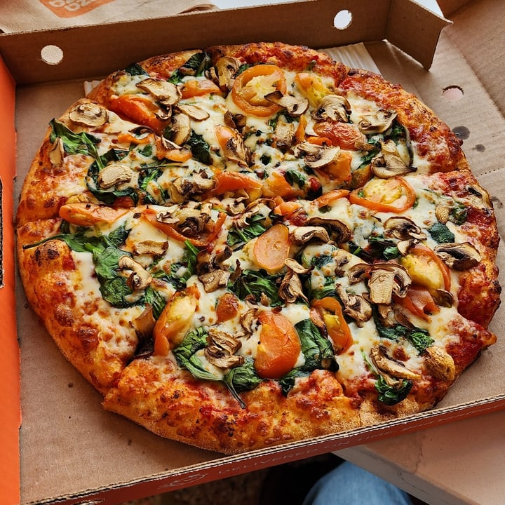 photo of Pizza Pizza Plant-based Pizza with Selected Toppings shared by @naeemnedaee on  27 Dec 2022 - review