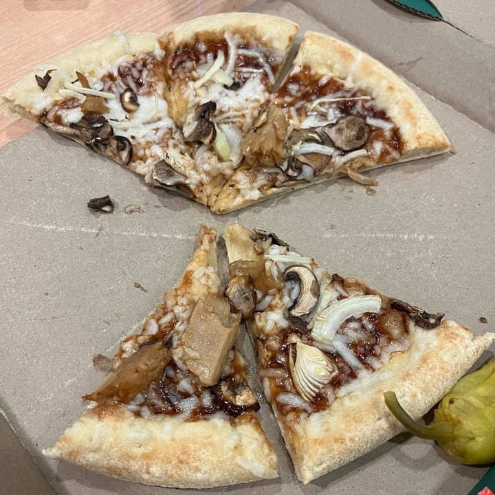 photo of Papa John's Pizza Green Chicken BBQ shared by @irenevegan on  08 May 2023 - review