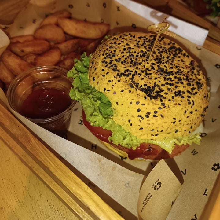 photo of Flower Burger funky cecio shared by @silvia90veg on  03 Jun 2023 - review