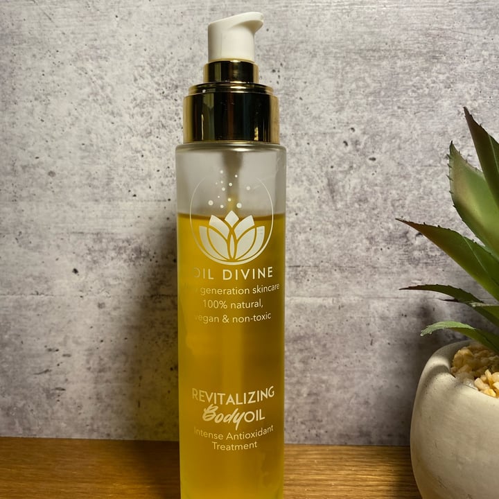 photo of Oil Divine Revitalizing Body Oil shared by @shantiro on  04 Mar 2023 - review