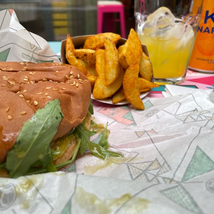 photo of La Trocadero Setburger shared by @lucaseggi on  01 Feb 2023 - review