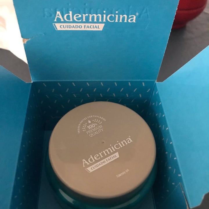 photo of adermicina Crema humectante con Niacinamida y Vitamina E shared by @fiorec on  18 Jan 2023 - review