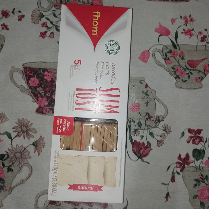 photo of Fhom Alimentos torradas finas Slim Toast Natural shared by @letismgovegan on  27 Dec 2022 - review