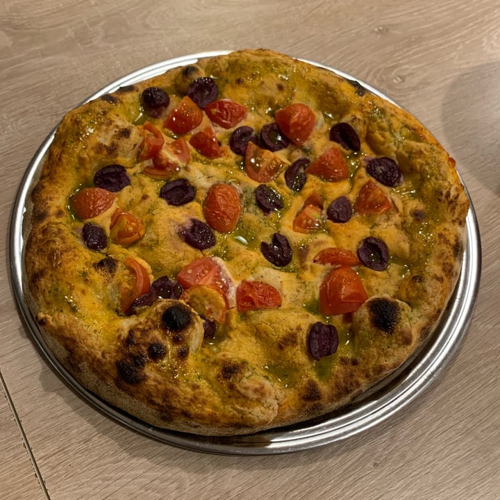 photo of FAME di pizza Pizza pomodorini vegana shared by @sechague on  24 Apr 2023 - review