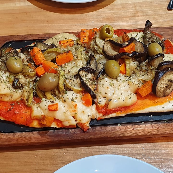 photo of Triumph Café Ushuaia Pizza De Vegetales shared by @amoronada on  28 Mar 2023 - review