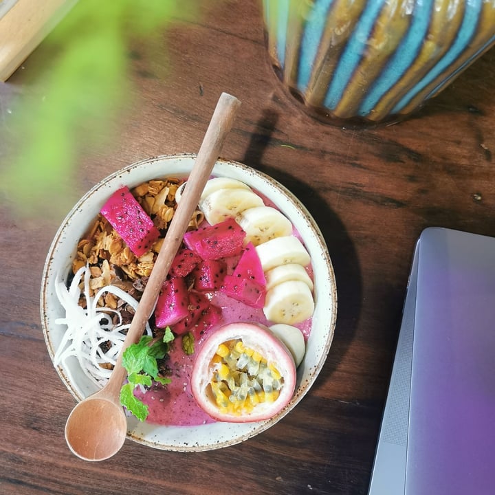 photo of Rosie's cafe Berrylicious Smoothie Bowl shared by @devinageee on  19 Nov 2022 - review