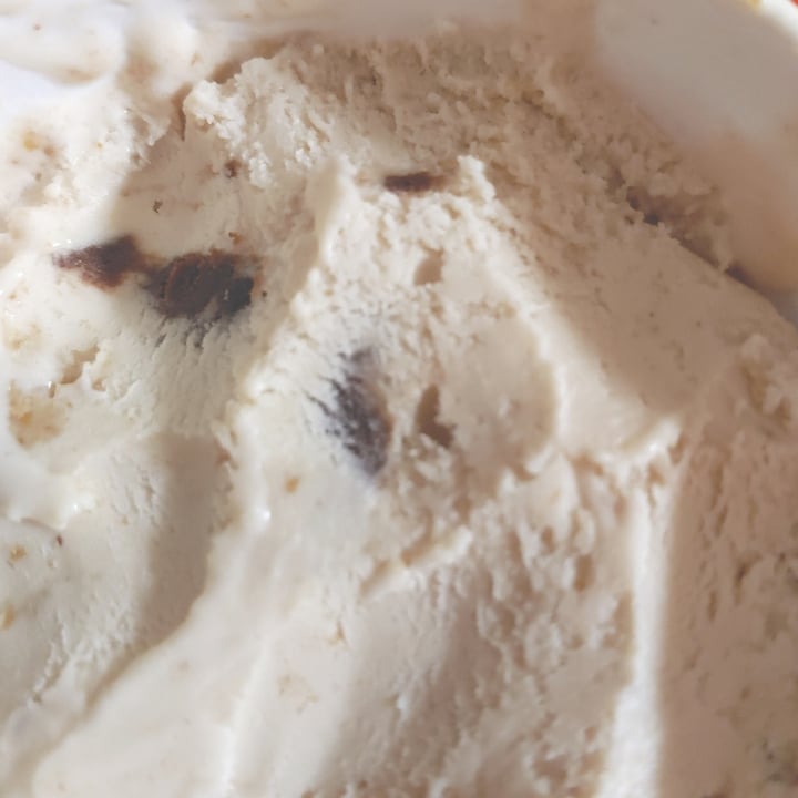 photo of Ben & Jerry's Netflix & Chilll'd Non-Dairy Frozen Dessert shared by @tailsfromafield on  29 May 2023 - review