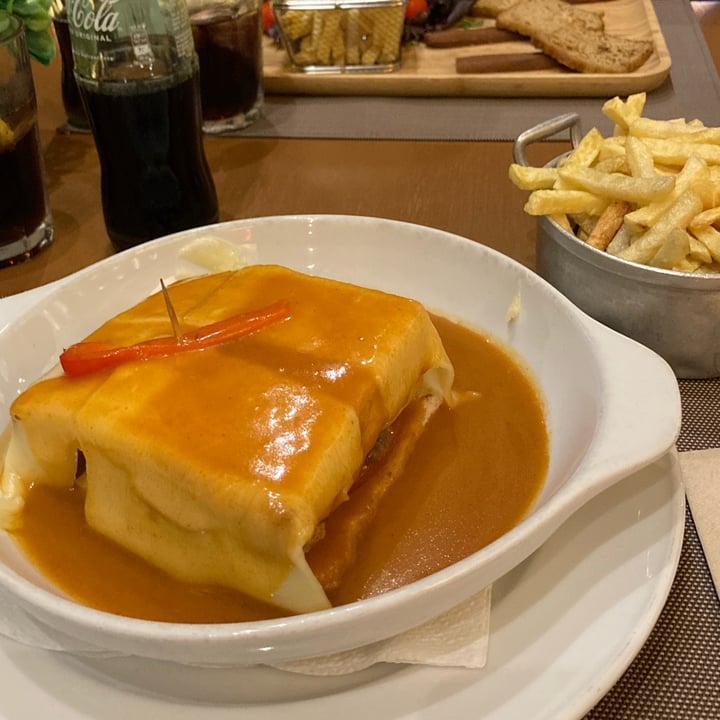 photo of Francesinhas Al Forno da Baixa Francesinha de seitan shared by @plentyplants on  11 Jun 2023 - review