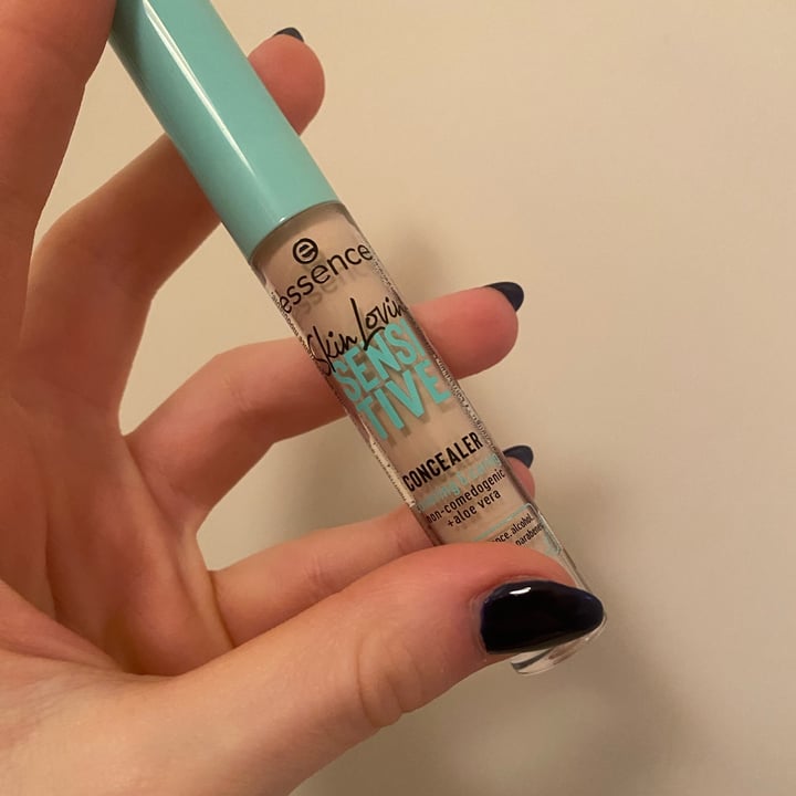 photo of Essence  Skin Lovin' Sensitive Concealer shared by @trixi on  23 Feb 2023 - review