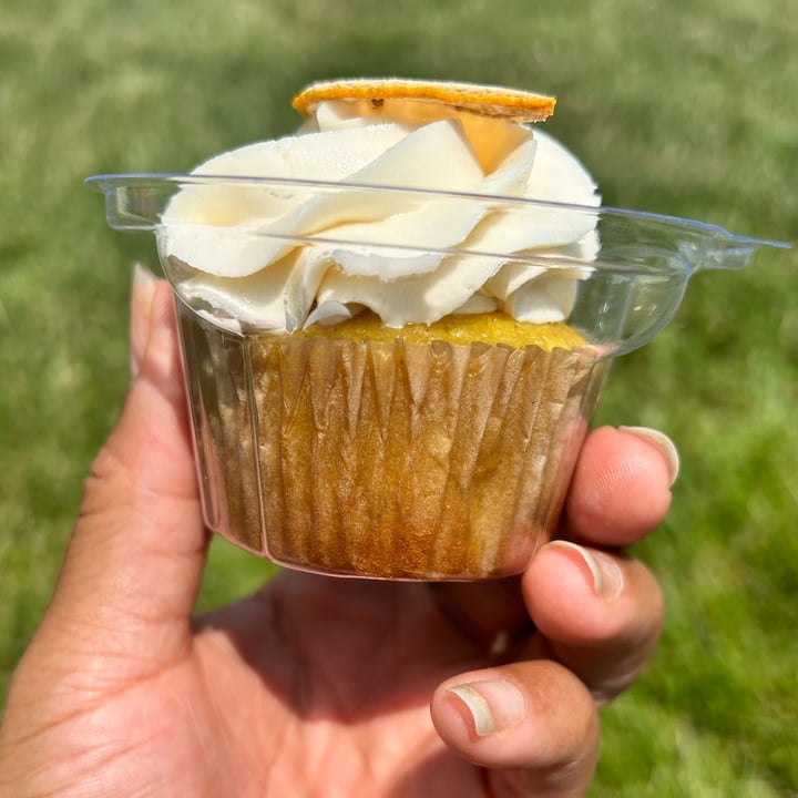 photo of Zephie’s Cakes & Desserts Vegan Lemon Cake shared by @thethriftyplant on  23 Jul 2023 - review